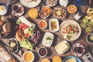 Lezzetli geleneksel Türk kahvaltısı.