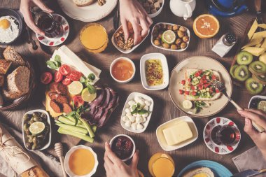 Lezzetli geleneksel Türk kahvaltısı.