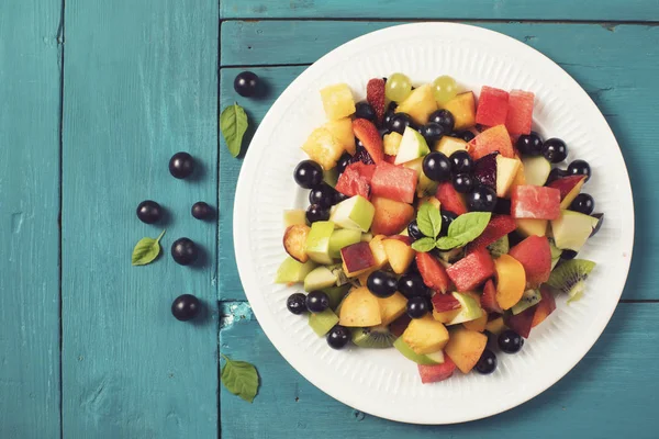 Karışık Yaz Meyve Salatası Üstten Görünüm — Stok fotoğraf
