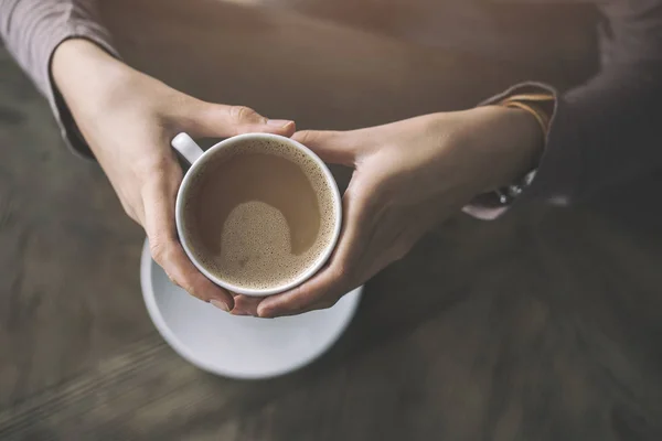 Een Kopje Koffie Handen — Stockfoto