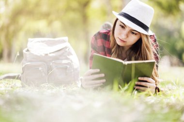 Parkreading Park'ta bir kitap, bir kitap okuma