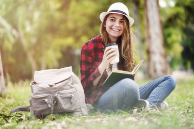 Park'ta bir kitap okuma