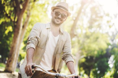 binicilik bisiklet park