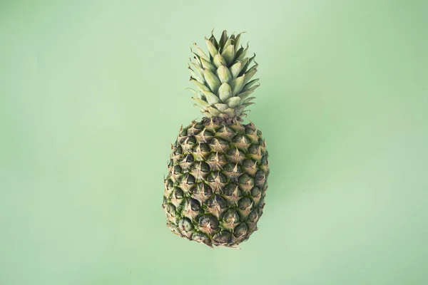 Single Whole Pineapple Top View — Stock Photo, Image
