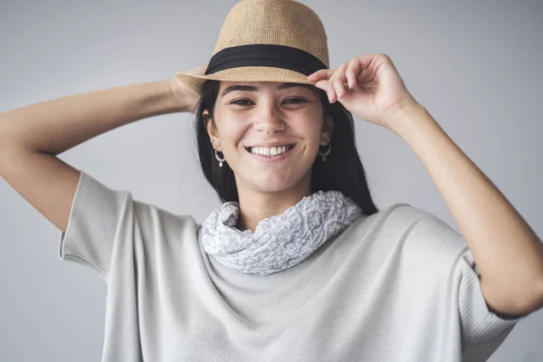 Hermosa Chica Joven Mirando Retrato Cámara —  Fotos de Stock