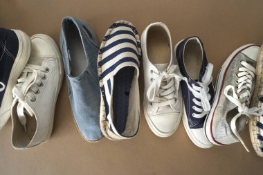 Arka planda farklı Ayakkabı