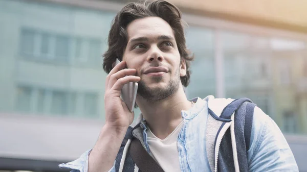 Jonge Man Met Mobiele Telefoon Straat — Stockfoto