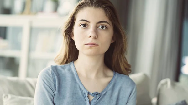 Retrato Una Hermosa Joven — Foto de Stock