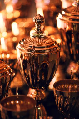 Gold Kupası. Alev alev yanan bardak bir sürü.