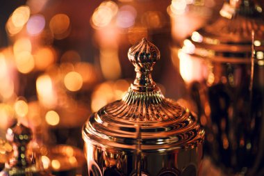 Gold Kupası. Alev alev yanan bardak bir sürü.