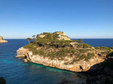 Playa de Formentor Cala Pi de la Posada, Cap Formentor 'da güzel plaj, Palma Mallorca, İspanya