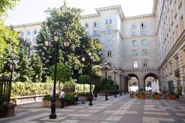 SOFIA BULGARIA 12 Ağustos 2019 Bağımsızlık Meydanı, Bulgaristan Ulusal Meclisi, TZUM, Eski Parti Evi, Largo Sofya 'da,