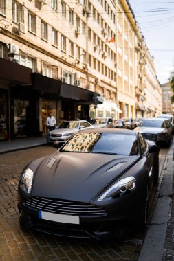 SOFIA BULGARIA 12 Ağustos 2019: Siyah Matte Aston Martin 'in sokak fotoğrafı. Aston Martin Vantage, İngiliz üretici Aston Martin 'in lüks el yapımı spor arabaları serisidir..