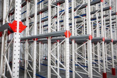 Depo Cantilever Rafting Sistemleri Alüminyum Boru veya profil depolama için. Pallet Rack ve Endüstriyel Depo Rafting. Çelik profiller.