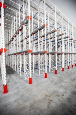 Depo Cantilever Rafting Sistemleri Alüminyum Boru veya profil depolama için. Pallet Rack ve Endüstriyel Depo Rafting. Çelik profiller.