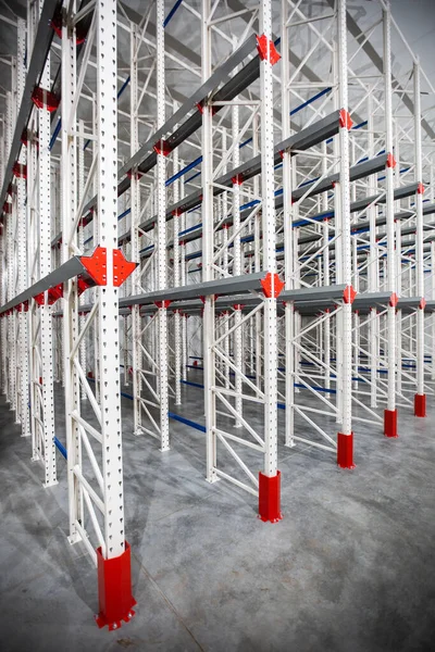 Depo Cantilever Rafting Sistemleri Alüminyum Boru veya profil depolama için. Pallet Rack ve Endüstriyel Depo Rafting. Çelik profiller.