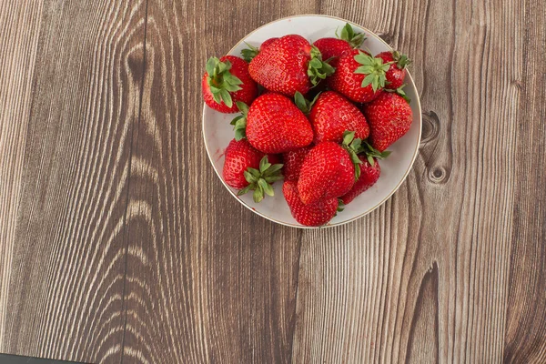 Fresh Strawberries Bowl Marble Black Table Fresh Nice Strawberries Juice — Stock Photo, Image