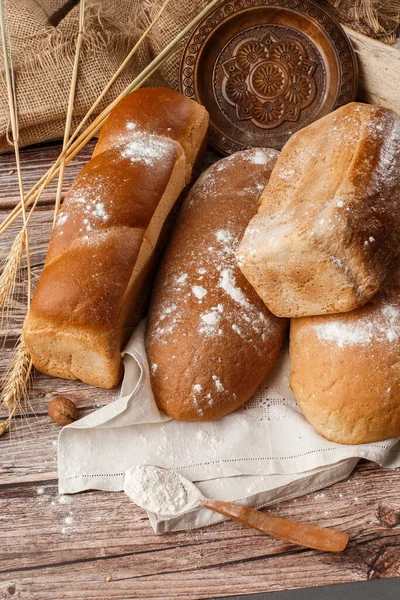 Різні Види Свіжого Хліба Фон Вид Зверху Хлібобулочні Вироби Золотий — стокове фото