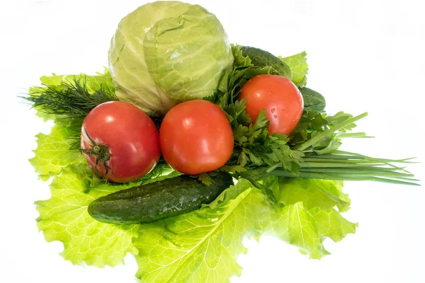 beyaz bir arka plan üzerinde parlak renkli sebze