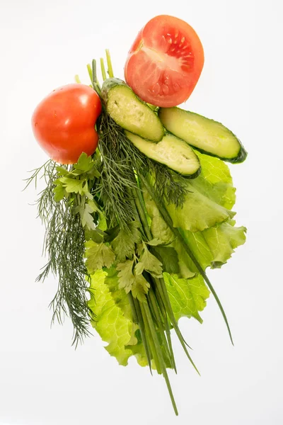 beyaz bir arka plan üzerinde parlak renkli sebze