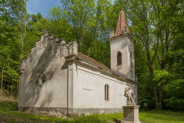 Small church in forest — Stock Photo, Image