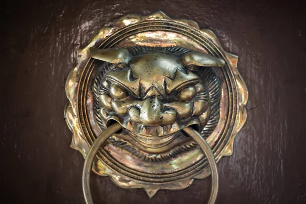 Hlava klikouhuvudet door knocker — Stockfoto