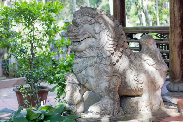 Guardián del templo de león chino —  Fotos de Stock