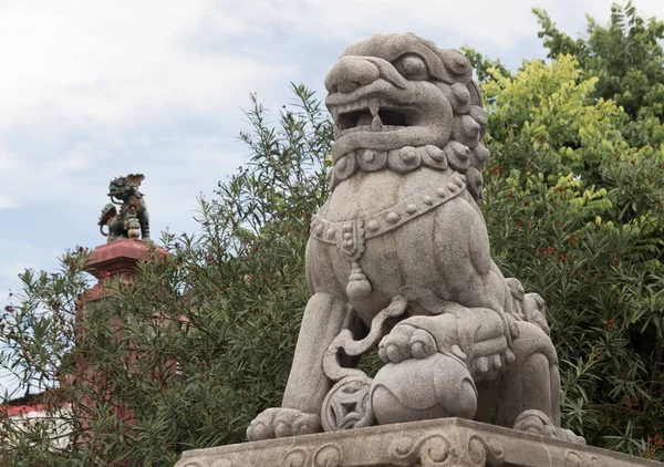 Estatua del templo chino de león — Foto de Stock