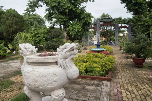 Tempelgarten in Vietnam — Stockfoto
