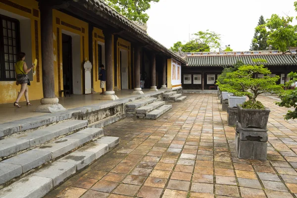 Courtyard of imperial city citadel in Hue, Vietnam — Stock Photo, Image