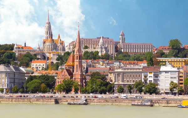 Bastião de pescadores e castelo Budapeste — Fotografia de Stock