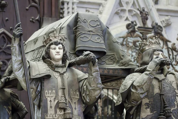 Estatua en la tumba de Cristóbal Colón en Sevilla — Foto de Stock