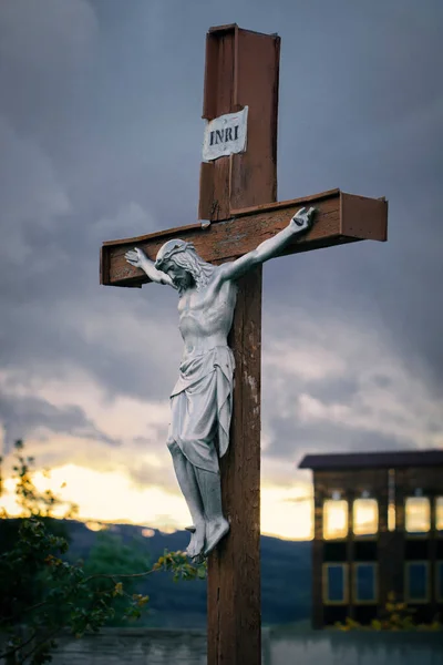 Standbeeld van Jezus Christus aan het kruis — Stockfoto