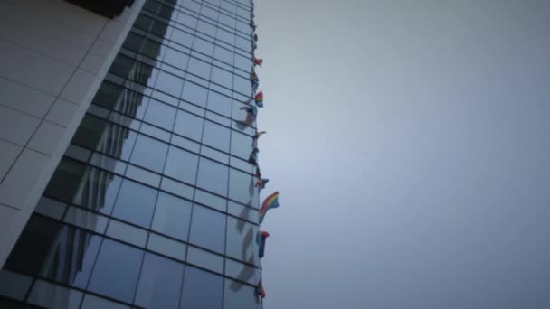 gratte-ciel de grande hauteur drapeaux 