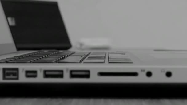 Введення Клавіатури Ноутбука — стокове відео
