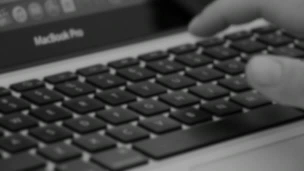 Digitando Computador Notebook Teclado — Vídeo de Stock