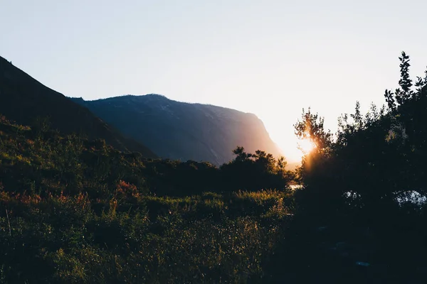 Dağlarda gün batımı
