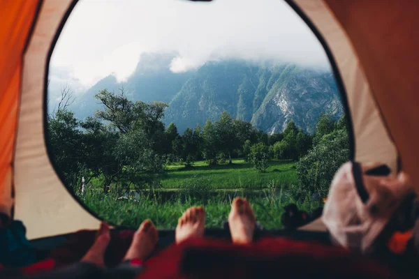 Kamp çadır görünümünden dağ