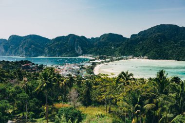 En yüksek noktası Ko Phi-Phi Adası Tayland üzerinden görüntülemek