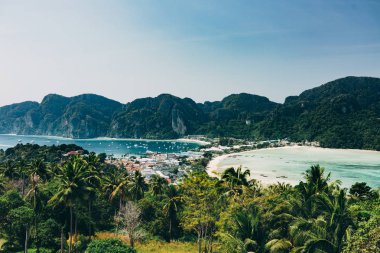 En yüksek noktası Ko Phi-Phi Adası Tayland üzerinden görüntülemek