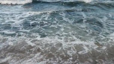 Deniz okyanus kıyısında