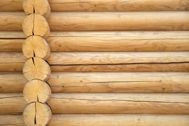 Kahverengi rustik ahşap doku arka planı. Bir günlük evin ön cephesi, kopyalama alanı