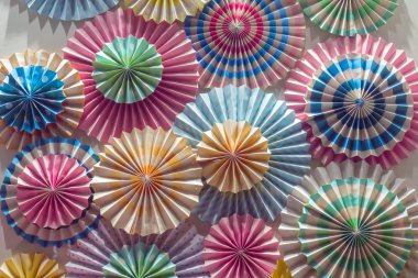 Cupcakes arka plan. Renkli nesneleri yakın çekim. Şemsiye kokteyller için parlak renkli arka plan arka plan