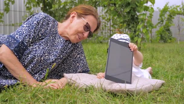 Niños y tecnologías — Vídeos de Stock