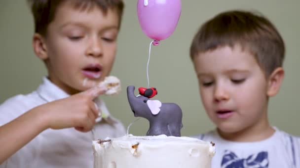 Концепция детского праздника. Вкусный вкус продукта . — стоковое видео
