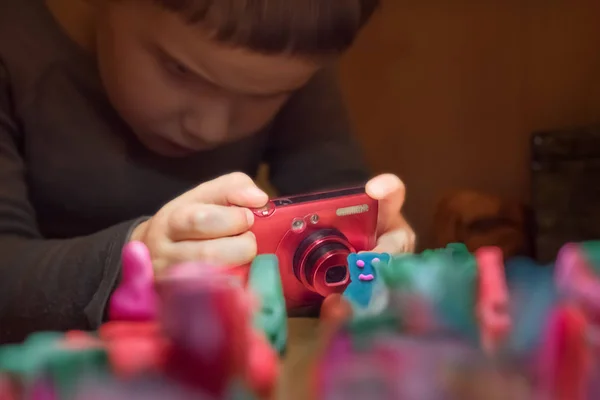Boy Focused Taking Picture Child Years Taking Picture Crafted Toys — Stock Photo, Image