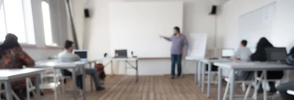 İşlem ders. Öğretmen sınıfta öğrencilerle. Proje sunumu. Başlangıç arka plan sunulması. Hall ders sınıf, kitleye konuşan. Meclis toplantısında. Web sayfası screener
