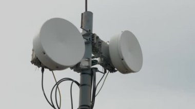 Transmitter sinyalleri. Telekomünikasyon tekrarlayıcı anten sistemi. Kule medya anten Iletişim Kulesi. Televizyon