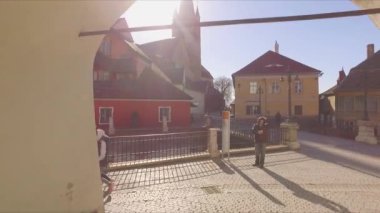 Modern Avrupa 'nın tarihi binaları. Avrupa kenti Meydanı, şehir. Eski Avrupa 'nın yeni yerlerini ziyaret etmek. Seyahat konsepti. Seyahat giderleri. Turizm geçmişi. Eski Avrupa mimarisi