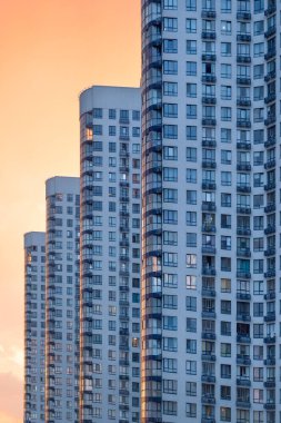Şehirde Contemparary apartman, Konut mimarisi. Modern apartman kat mülkiyeti bina